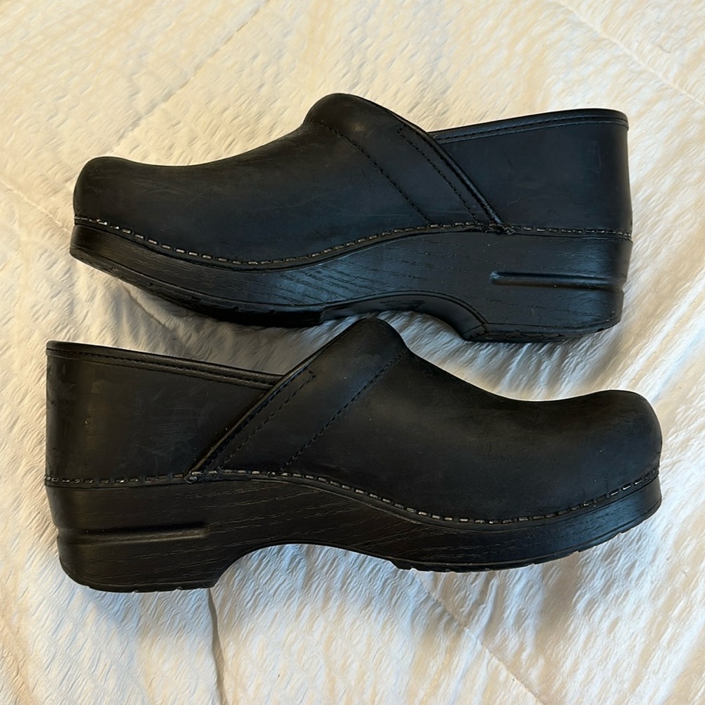 (SOLD ON ANOTHER PLATFORM) Women’s Dansko Professional Black Oiled Clog